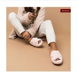 Journee Collection Faux Fur braided slide